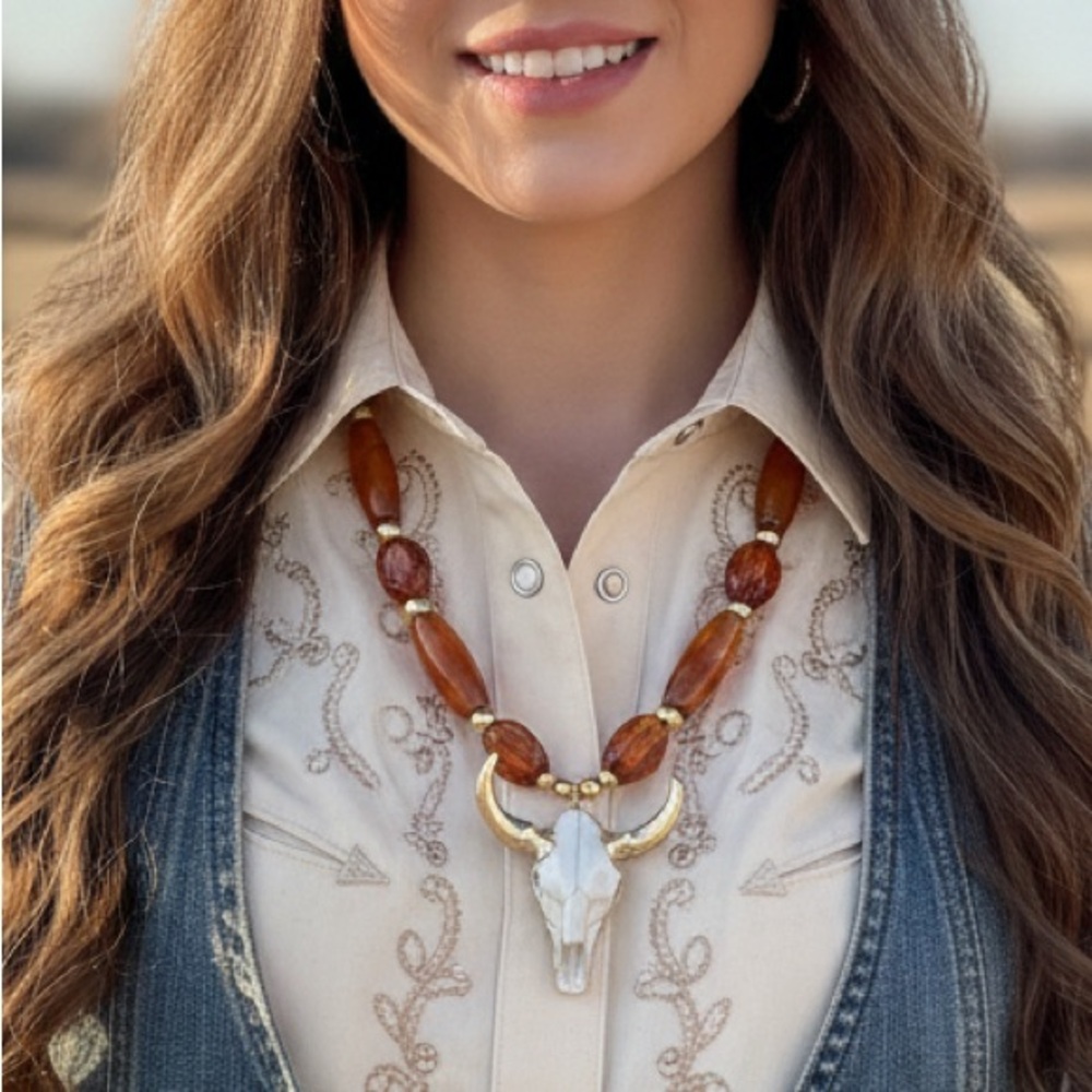 Elegant Gold and Brown Necklace